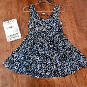 Adorable Tunic Flare style floral top.